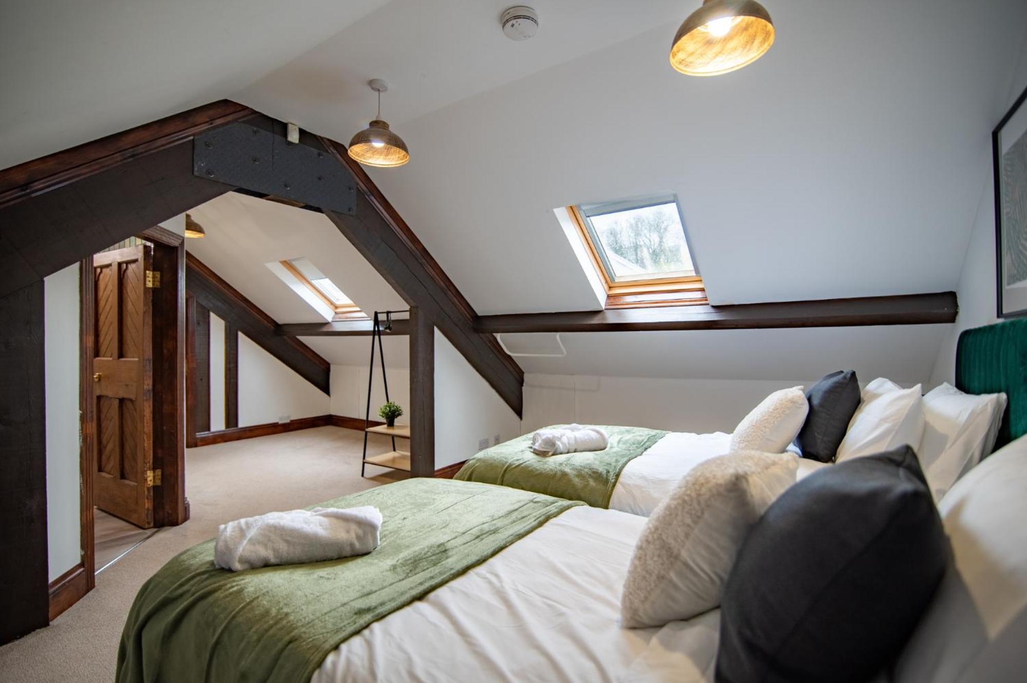 Madison House - Converted Church 5 Bed Pontypool Exterior photo
