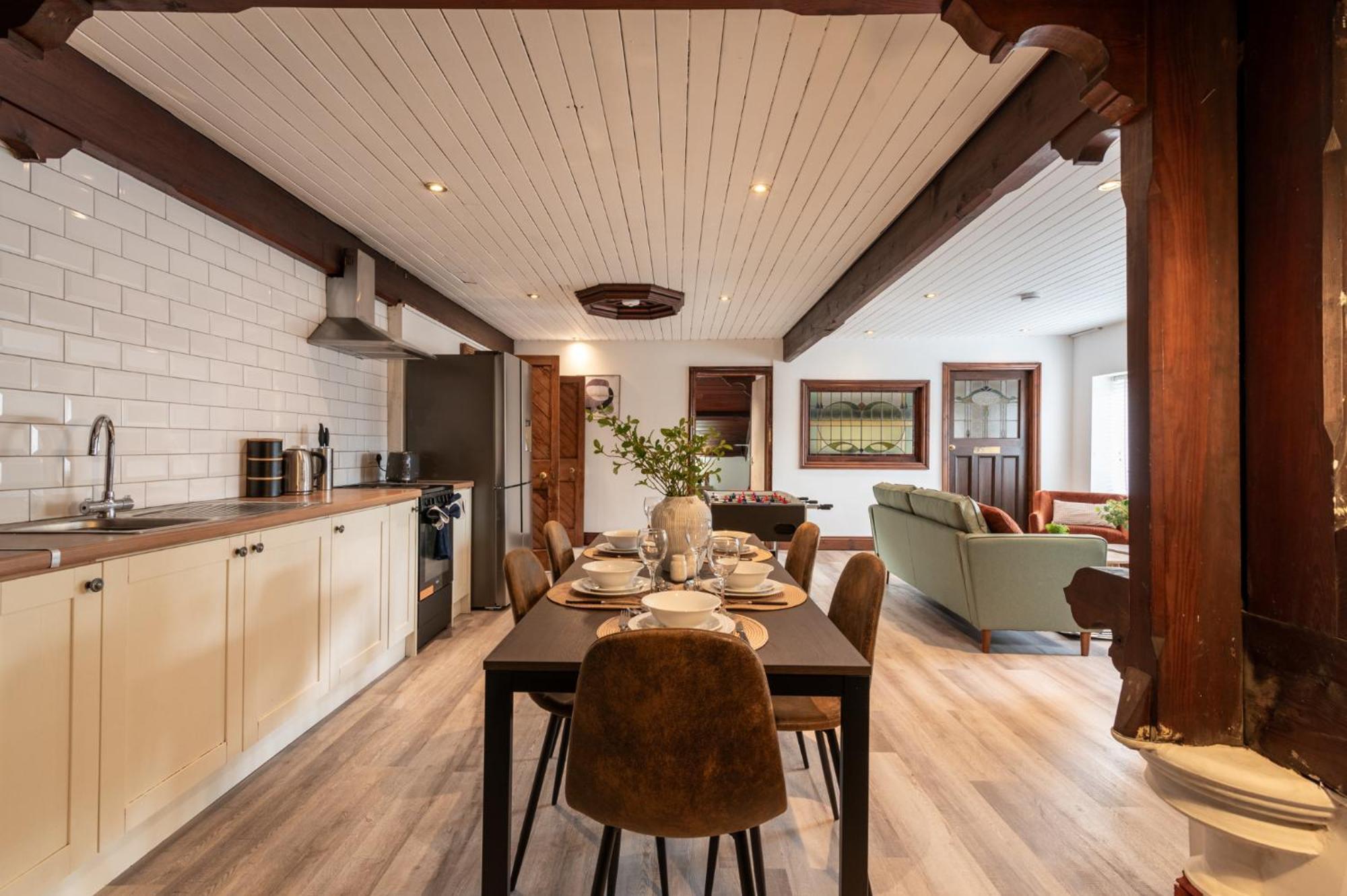 Madison House - Converted Church 5 Bed Pontypool Exterior photo