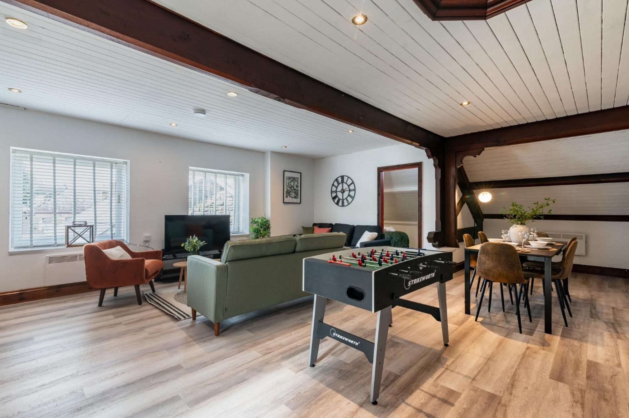 Madison House - Converted Church 5 Bed Pontypool Exterior photo